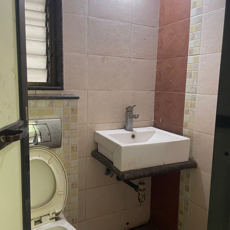 Bathroom, kukreja-complex 1 Bedroom 450 Sq.Ft. Apartment In Usha Nagar Mumbai 9175540