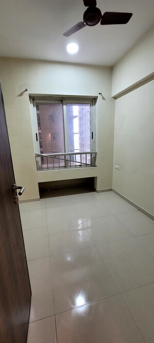 Bathroom in 1.5 BHK Apartment at Marathon Nexzone, New Panvel – for Sale