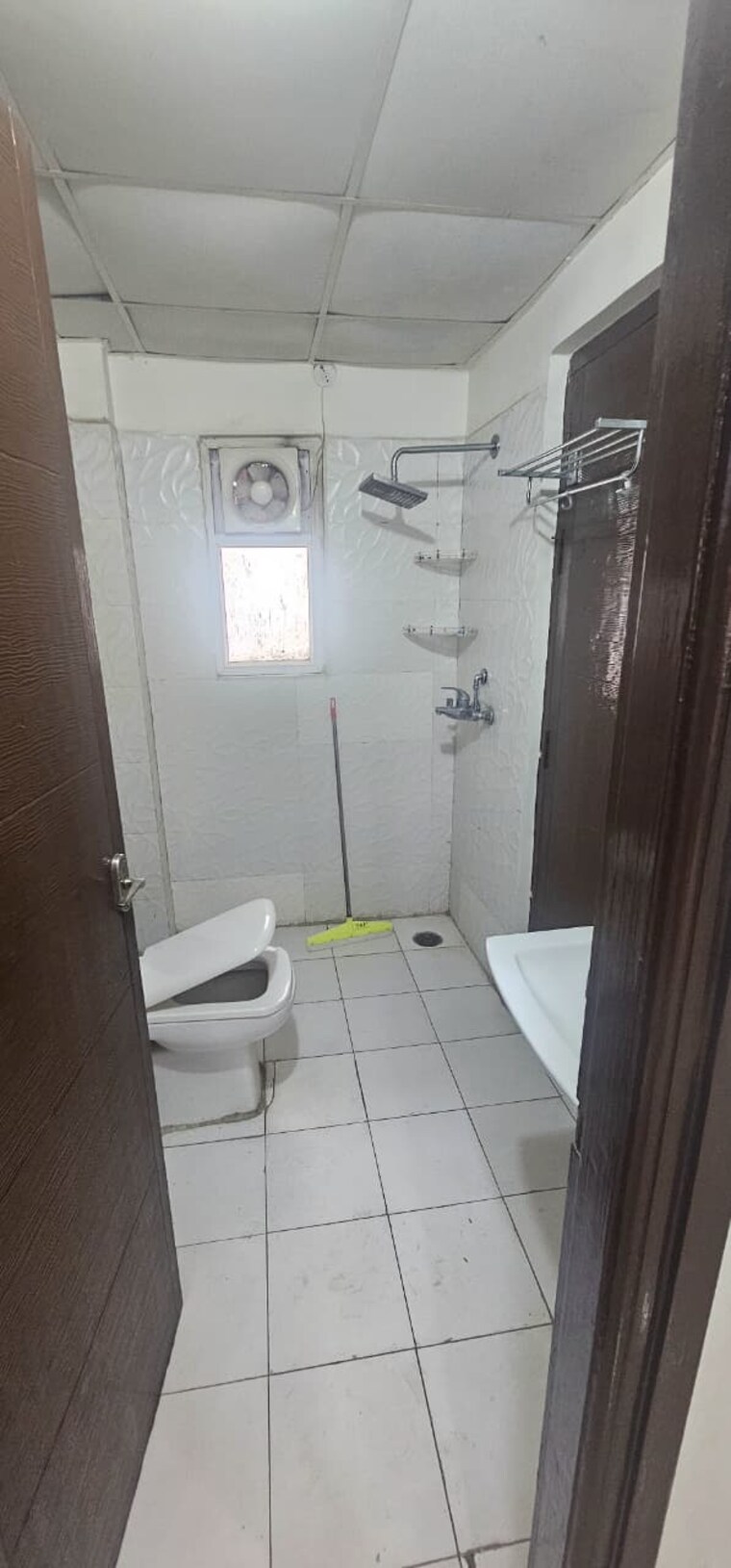 Attached Bathroom, dlf-the-camellias 4 Bedroom 7050 Sq.Ft. Apartment In Sector 42 Gurgaon 9175553