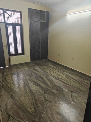 Room in 2 BHK Independent House at Sector 37 – for Rent