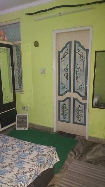 Master Bedroom in 2.5 BHK Builder Floor at Mayur Vihar – for Sale