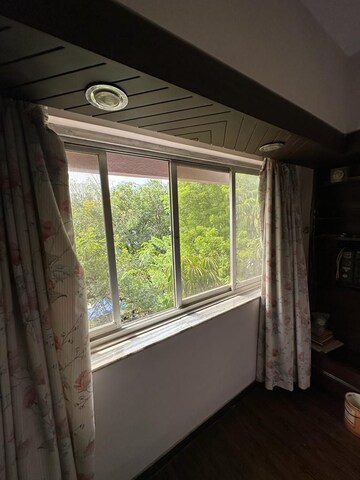 Room in 3 BHK Apartment at Green Gate Apartment, Bandra West – for Rent