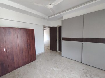 Room in 6 BHK Apartment at Evershine Jewel, Khar West – for Sale