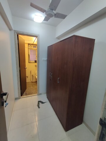 Room in 6 BHK Apartment at Evershine Jewel, Khar West – for Sale