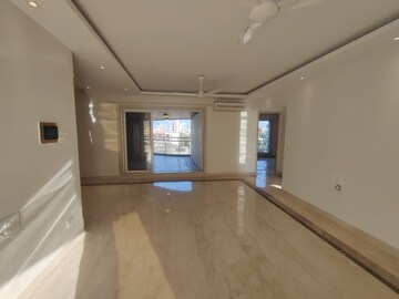 Room in 6 BHK Apartment at Evershine Jewel, Khar West – for Sale