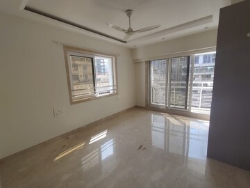 Room in 6 BHK Apartment at Evershine Jewel, Khar West – for Sale