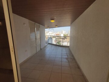 Room in 6 BHK Apartment at Evershine Jewel, Khar West – for Sale