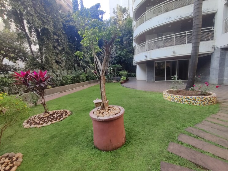 Garden, evershine-jewel 6 Bedroom 3500 Sq.Ft. Apartment In Khar West Mumbai 9175587