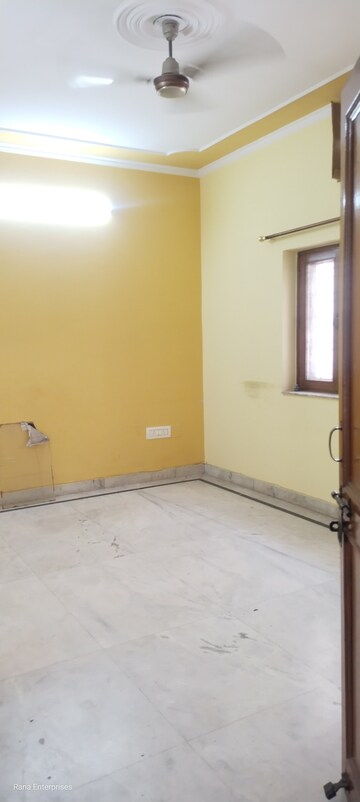 Room in 2 BHK Builder Floor at Palam Vihar Residents Association, Palam Vihar – for Rent