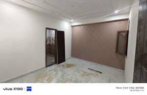 Room in 3 BHK Apartment at Shaheen Bagh – for Sale