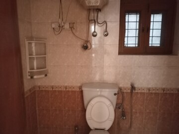 Bathroom in 4 BHK Builder Floor at Ardee City, Sector 52 – for Rent