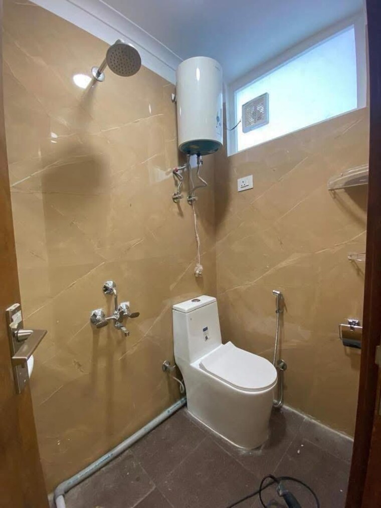 Bathroom, chattarpur 3 Bedroom 1350 Sq.Ft. Builder Floor In Chattarpur Delhi 9175652
