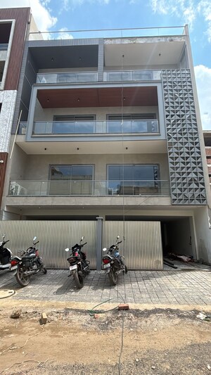 3 BHK Builder Floor For Sale in Sector 43