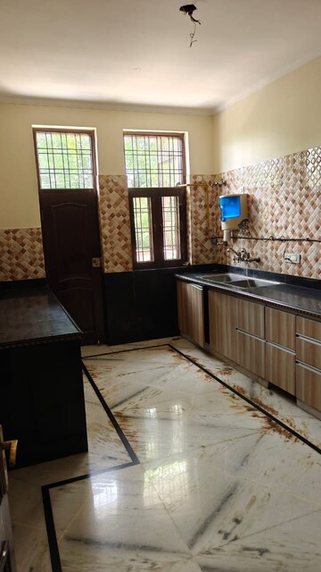 Kitchen in 3 BHK Builder Floor at Tulip Mall, Sector 46 – for Rent