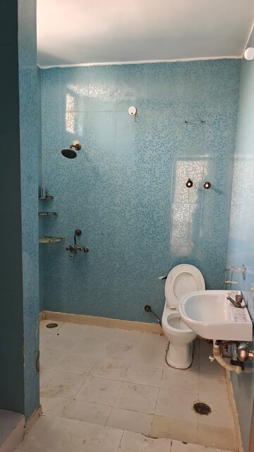 Bathroom in 3 BHK Builder Floor at Tulip Mall, Sector 46 – for Rent