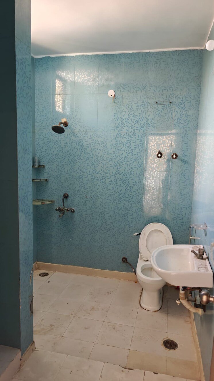 Bathroom, tulip-mall 3 Bedroom 1450 Sq.Ft. Builder Floor In Sector 46 Noida 9175760