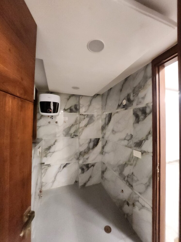 Bathroom, vasant kunj 3 Bedroom 1800 Sq.Ft. Builder Floor In Vasant Kunj Delhi 9175768