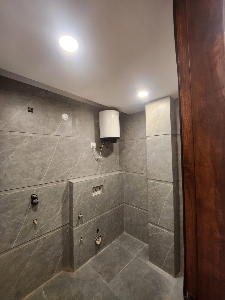 Bathroom, vasant kunj 3 Bedroom 1800 Sq.Ft. Builder Floor In Vasant Kunj Delhi 9175768