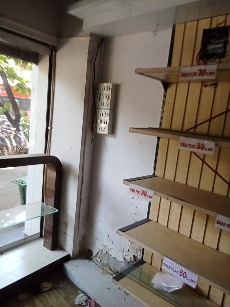 undefined, best-building Commercial Shop 250 Sq.Ft. In Parel Mumbai 9175774