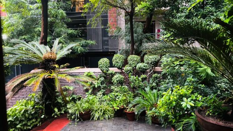 Garden, neeti bagh 6 Bedroom 810 Sq.Yd. Villa In Neeti Bagh Delhi 9175791