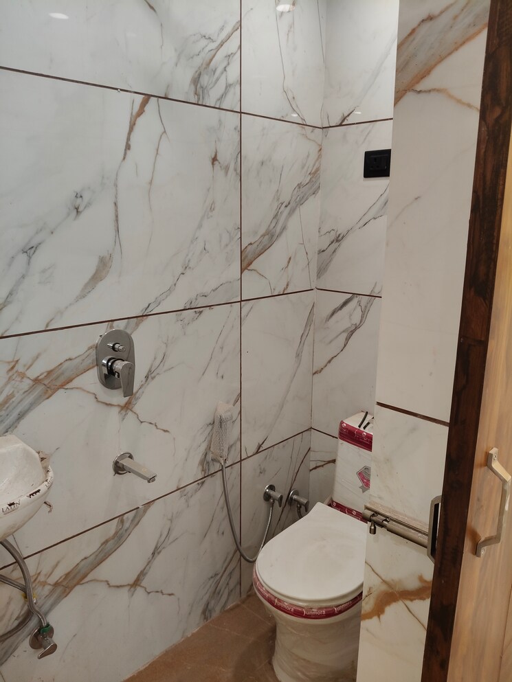 Bathroom, govindpuri 1.5 Bedroom 380 Sq.Ft. Builder Floor In Govindpuri Delhi 9175818