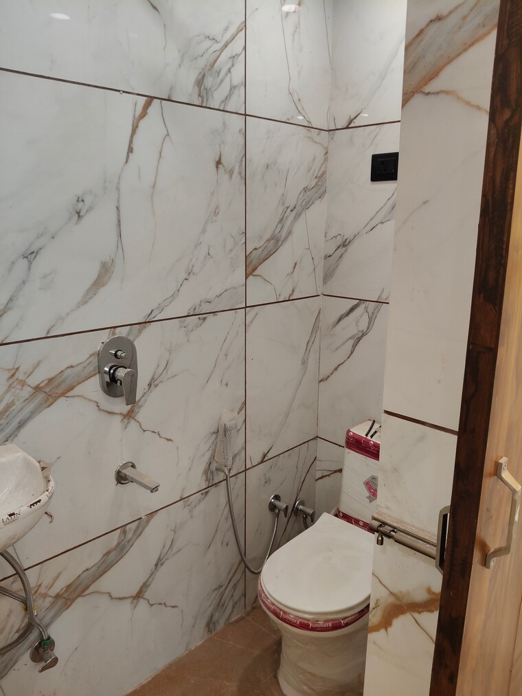 Bathroom, govindpuri 1.5 Bedroom 380 Sq.Ft. Builder Floor In Govindpuri Delhi 9175818