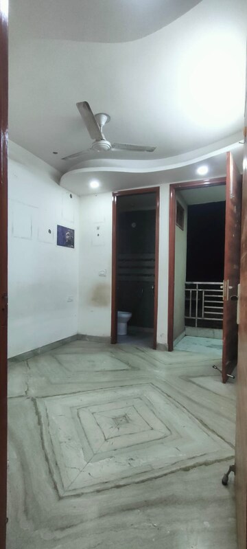 Building Lobby in 3 BHK Builder Floor at Govindpuri – for Rent