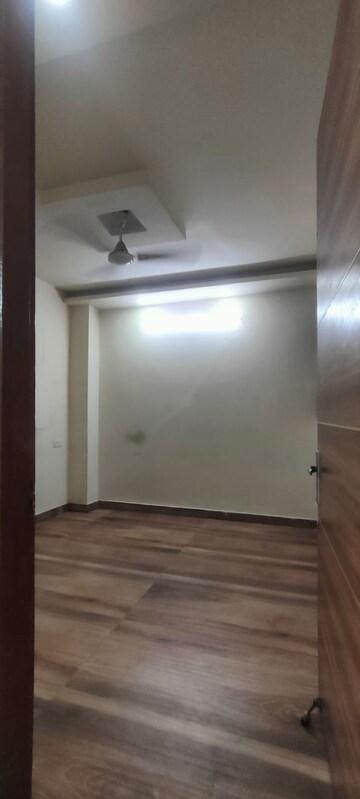Room in 3 BHK Builder Floor at Govindpuri – for Rent
