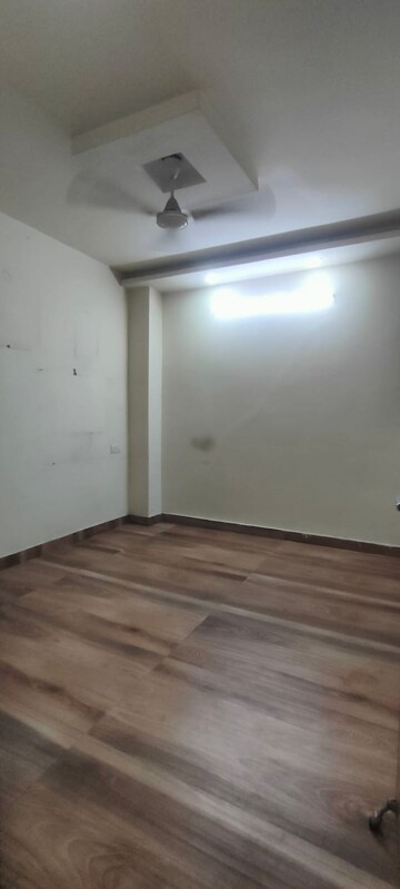 Room in 3 BHK Builder Floor at Govindpuri – for Rent