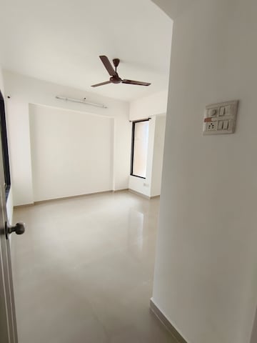 Room in 1 BHK Apartment at Raunak Bliss, Ghodbunder Road – for Rent