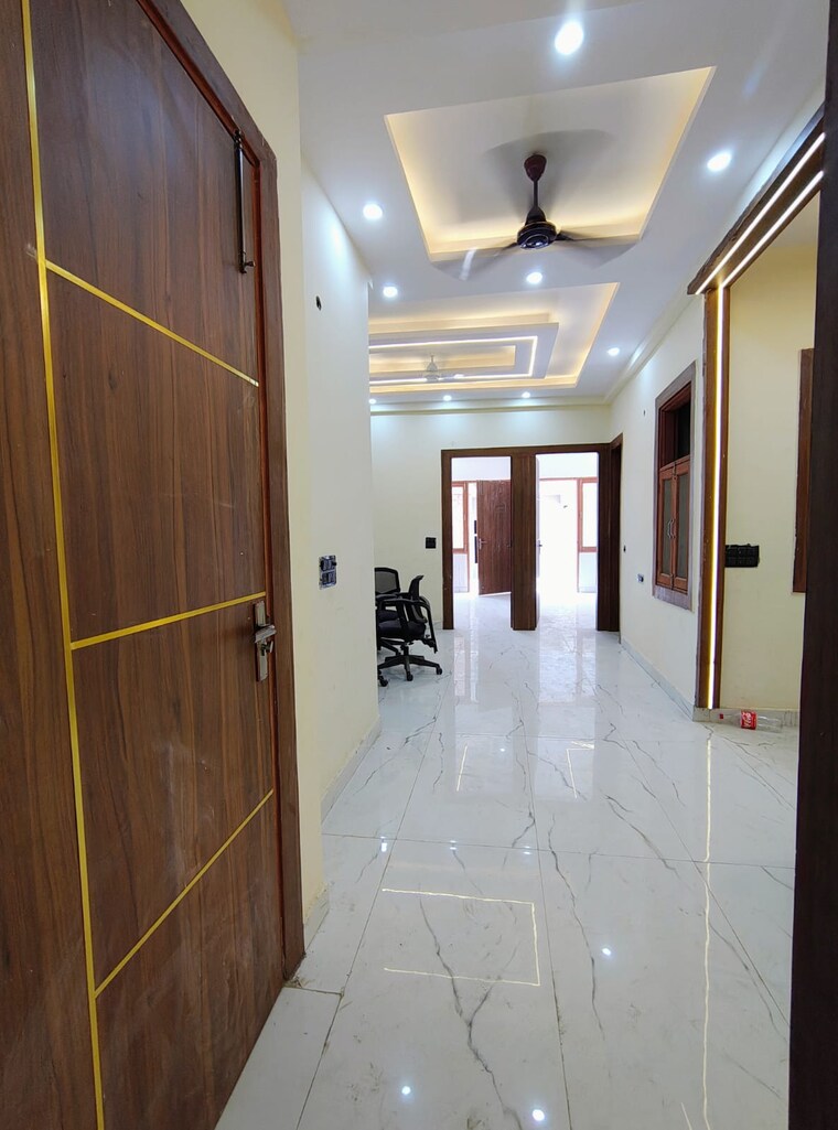 Living Room, sector 73 3 Bedroom 1350 Sq.Ft. Builder Floor In Sector 73 Noida 9175867