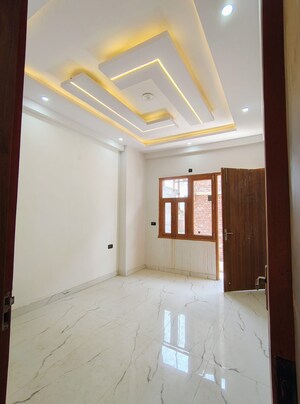 Room in 3 BHK Builder Floor at Sector 73 – for Sale