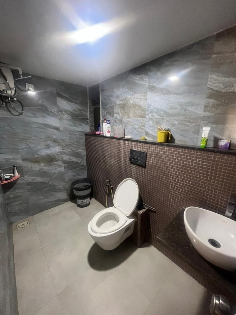 Bathroom, science city 5 Bedroom 130 Sq.Yd. Villa In Science City Ahmedabad 9175875