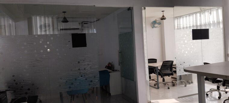 undefined, sector 16 Commercial Office Space 1000 Sq.Ft. In Sector 16 Noida 9175907
