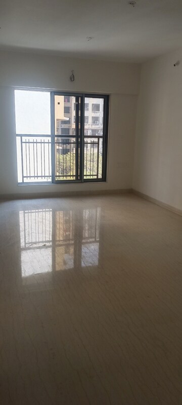 Room in 2 BHK Apartment at JP Eminence, Andheri West – for Rent