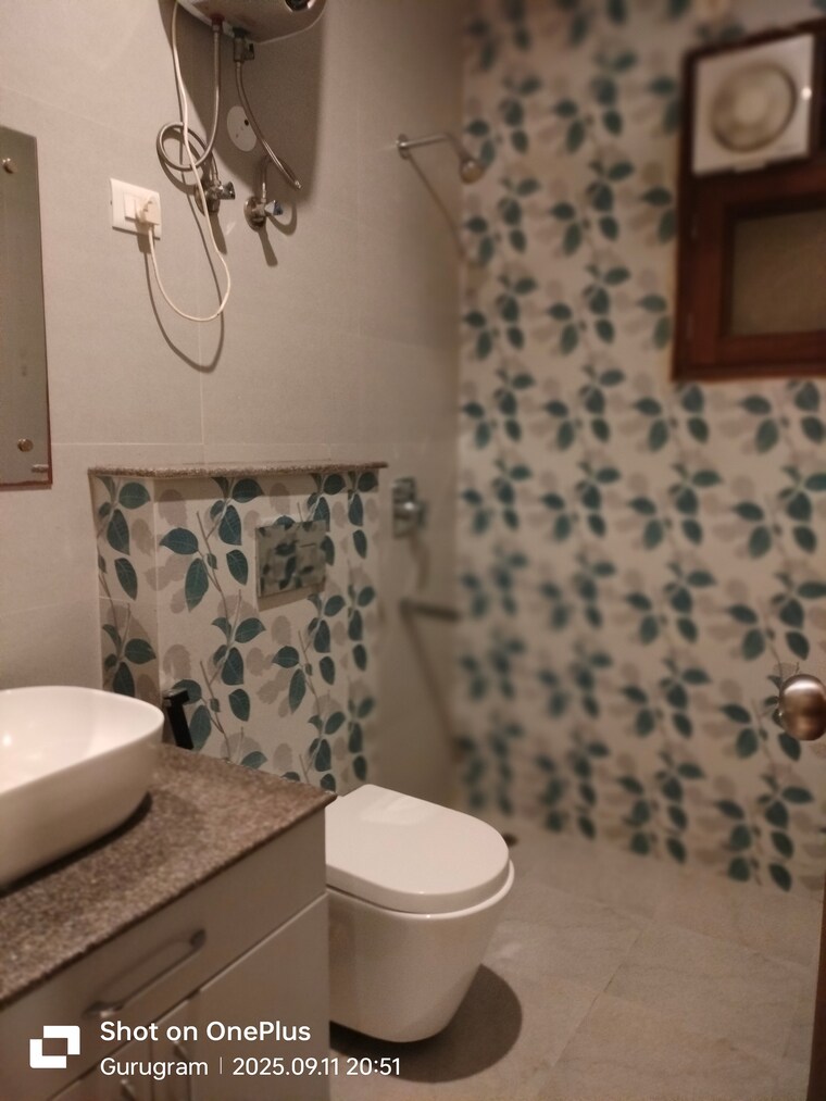 Bathroom, sector 17 2 Bedroom 1500 Sq.Ft. Builder Floor In Sector 17 Gurgaon 9175936