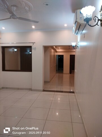 Room in 2 BHK Builder Floor at Sector 17 – for Rent