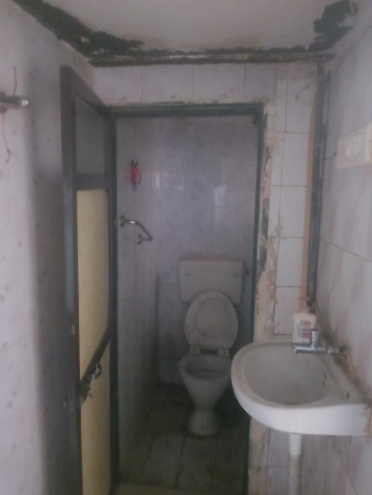 Bathroom, ganesh-chs-kalwa 1 Bedroom 550 Sq.Ft. Apartment In Kalwa Thane 9175935