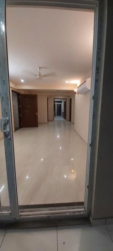 Room in 3 BHK Builder Floor at Sector 31 – for Rent