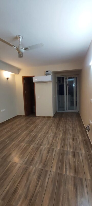 Room in 3 BHK Builder Floor at Sector 31 – for Rent