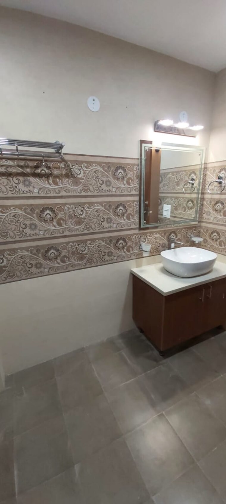 Bathroom, sector 31 3 Bedroom 2000 Sq.Ft. Builder Floor In Sector 31 Gurgaon 9175951