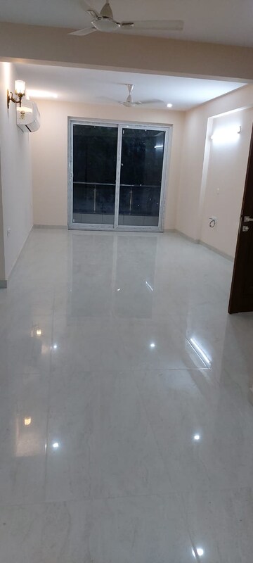Room in 3 BHK Builder Floor at Sector 31 – for Rent