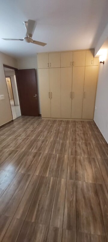 Room in 3 BHK Builder Floor at Sector 31 – for Rent