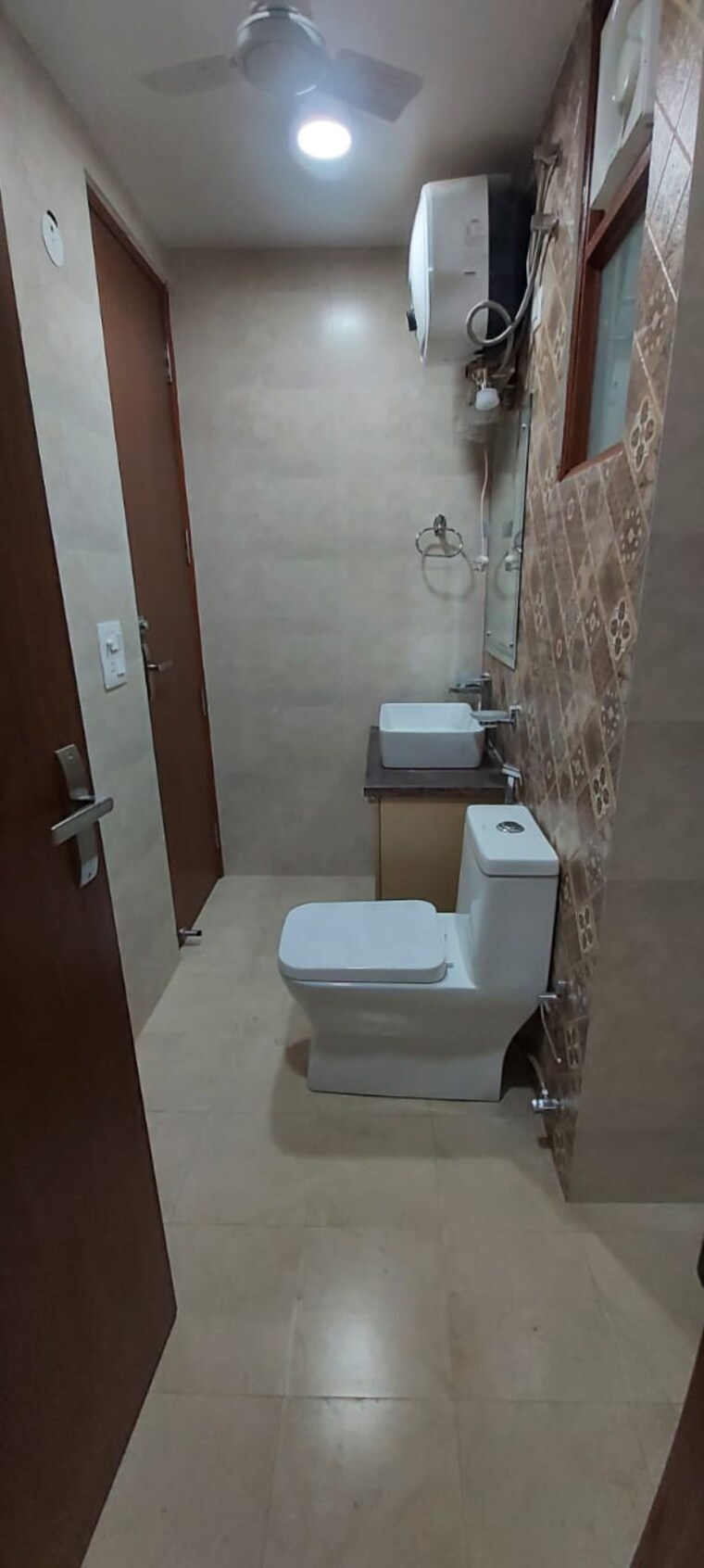Bathroom, sector 31 3 Bedroom 2000 Sq.Ft. Builder Floor In Sector 31 Gurgaon 9175951