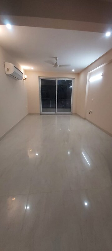 Room in 3 BHK Builder Floor at Sector 31 – for Rent