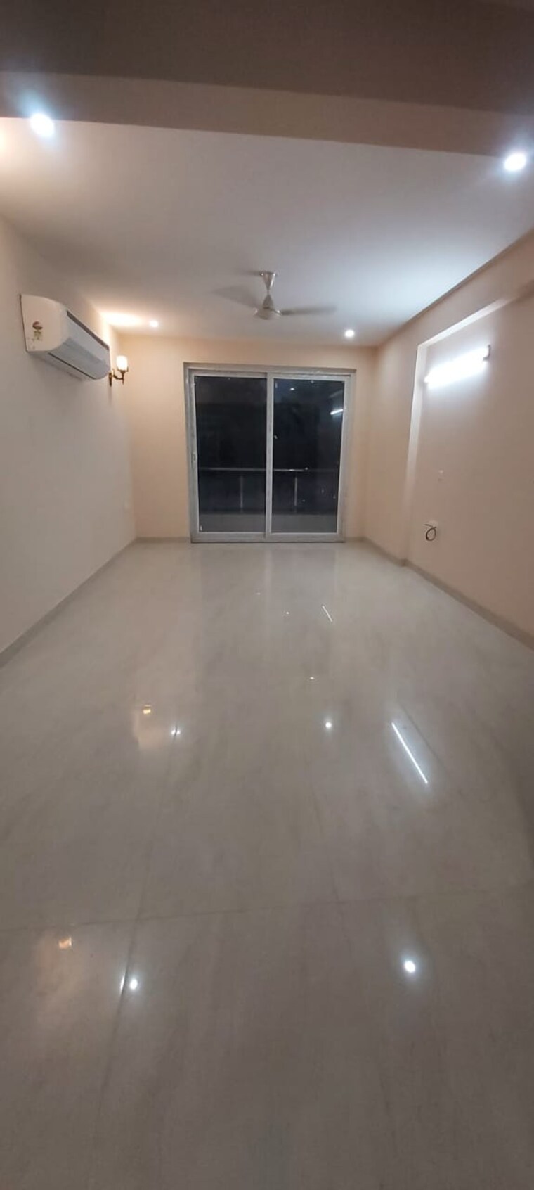 Room, sector 31 3 Bedroom 2000 Sq.Ft. Builder Floor In Sector 31 Gurgaon 9175951