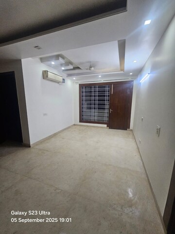 3 BHK Builder Floor For Rent in Sector 52