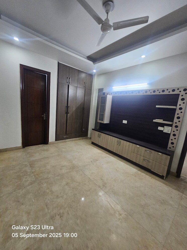 Room, sector 52 3 Bedroom 2300 Sq.Ft. Builder Floor In Sector 52 Gurgaon 9175965