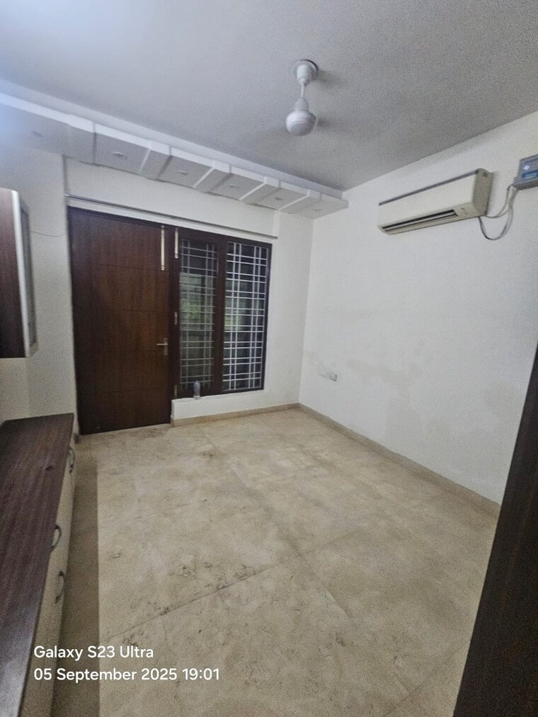 Room, sector 52 3 Bedroom 2300 Sq.Ft. Builder Floor In Sector 52 Gurgaon 9175965