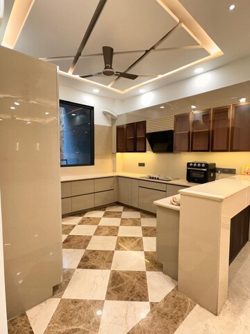 Team Area in 4 BHK Builder Floor at DLF Garden Villas, Sector 43 – for Sale